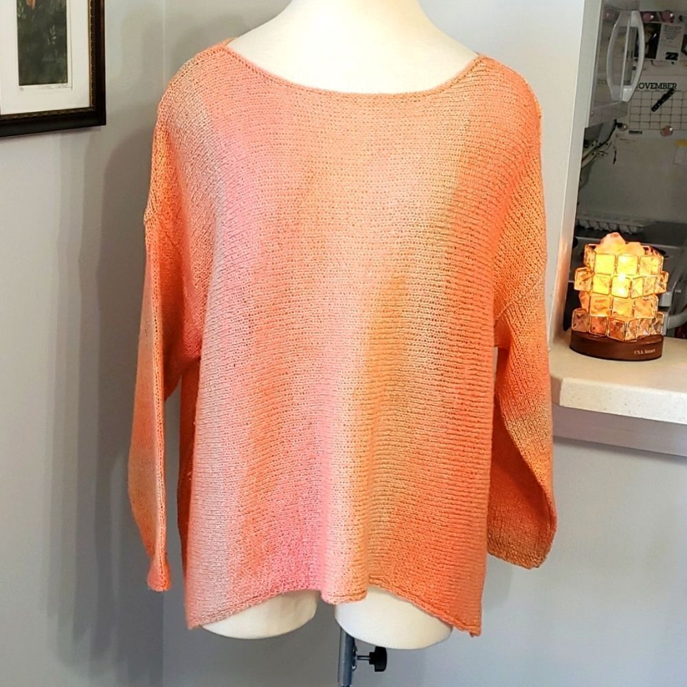 TRICOTS JEAN MARC,‎ pairis, made in France sweater. XL. Peach/coral colors.